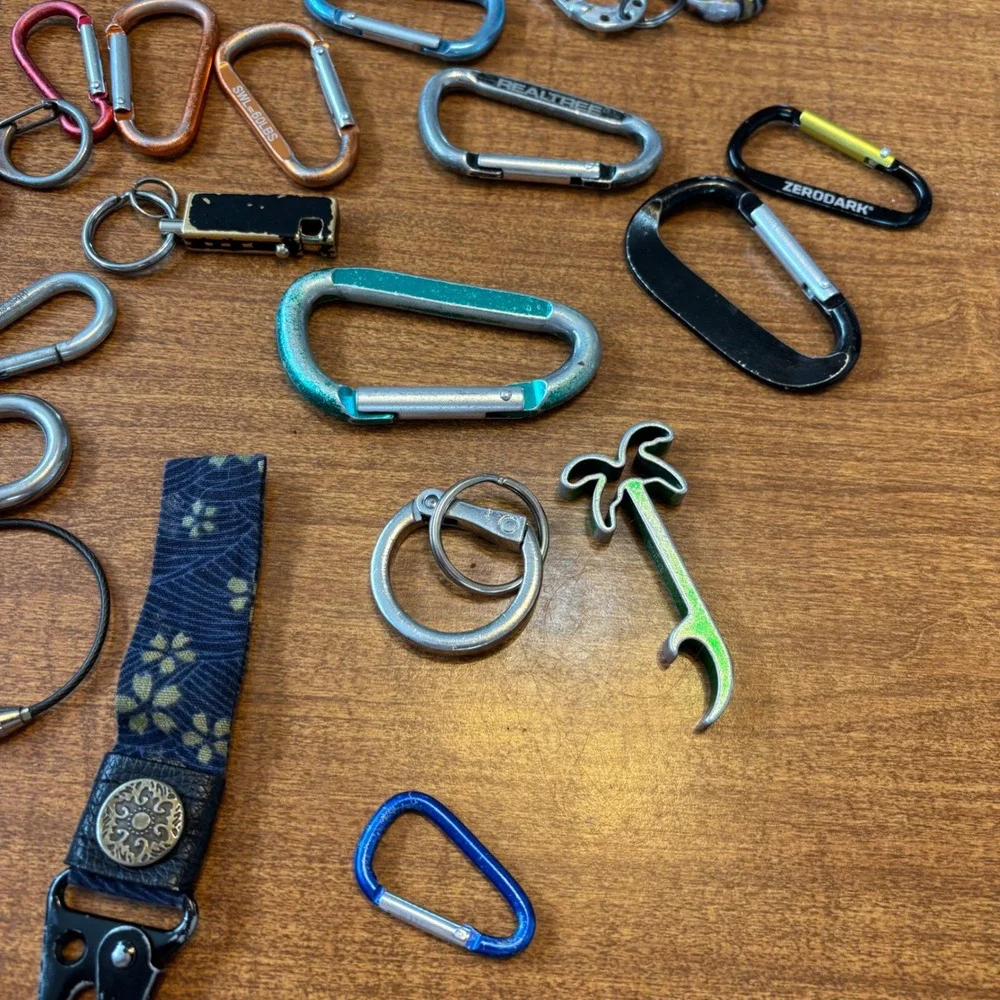 Mixed Color Aluminum Carabiner Key & Card Holder Set